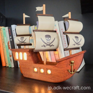 LEDライト付きの木の海賊船の家の装飾